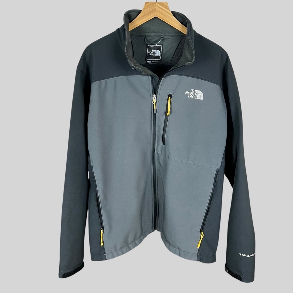 The North Face Men’s TNF APEX jacket